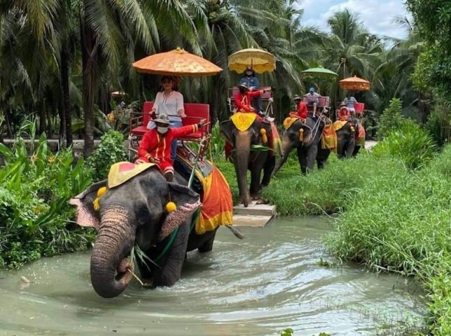 บ้านช้างดำเนินสะดวก / Ban Chang Damnoen Saduak